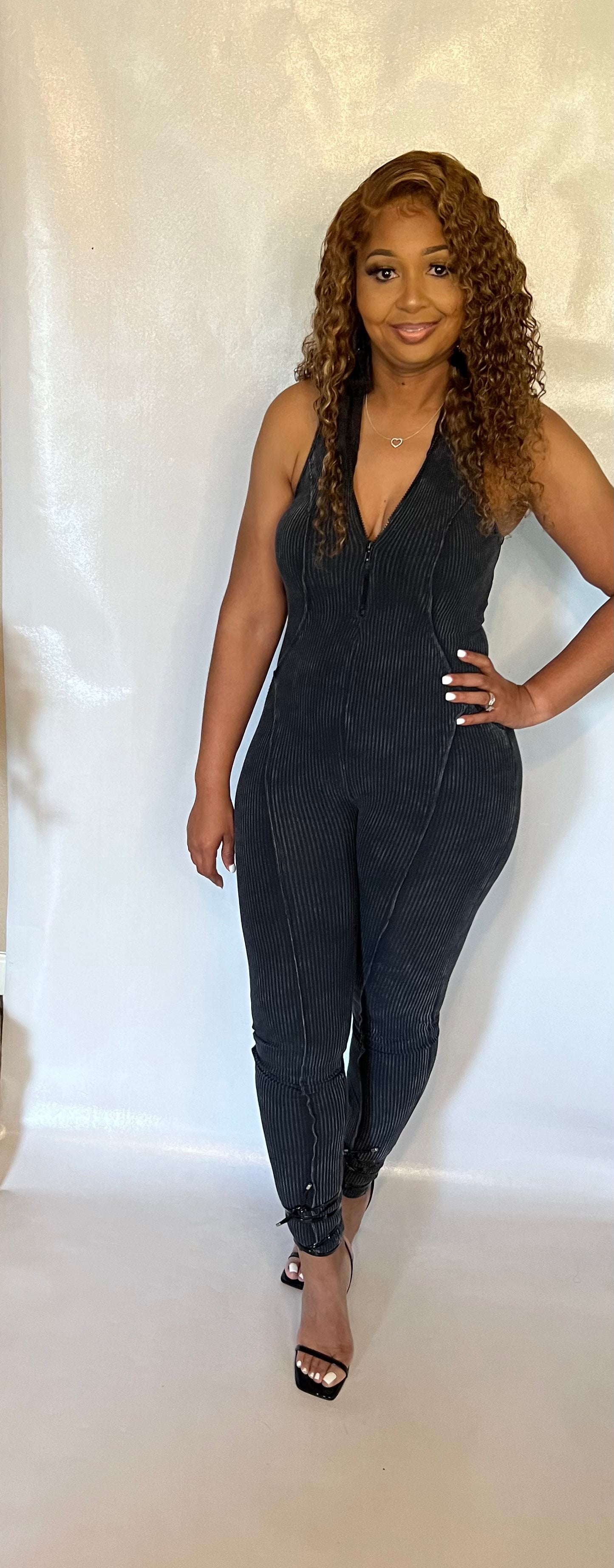 Sneak a kiss jumpsuit (Black)